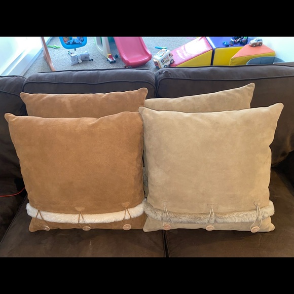 UGG throw pillows - Picture 1 of 3